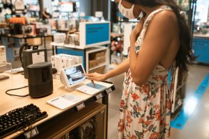 The Impact of Digital Price Tags on In-Store Shopping Dynamics